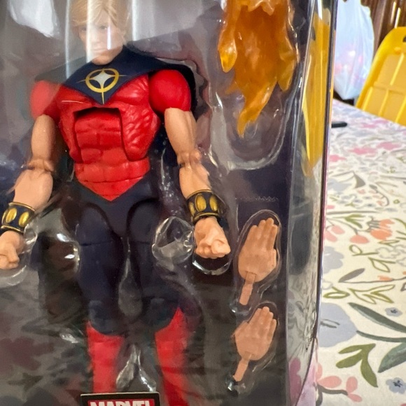 Marvel Legends Series Quasar. - Picture 6 of 10